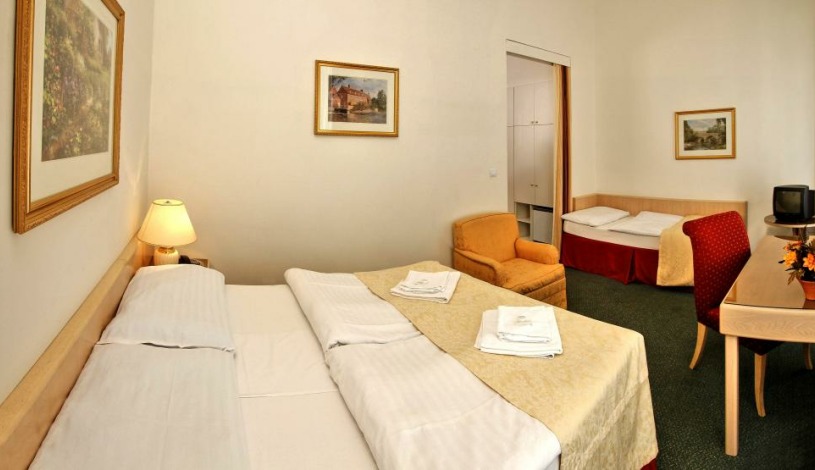 Hotel Romania Karlovy Vary - Třílůžkový pokoj s výhledem do dvora